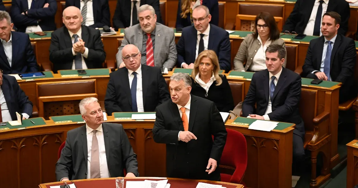 Orbán az ellenzékre kenné a bicskei gyermekotthonban történteket, hogy ne kelljen K. Endre kegyelméről beszélnie