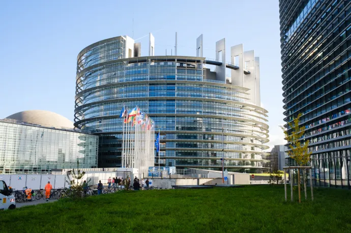 Megszavazta az EP a jogszabályt, ami cenzúrát vezet be a Fidesz szerint