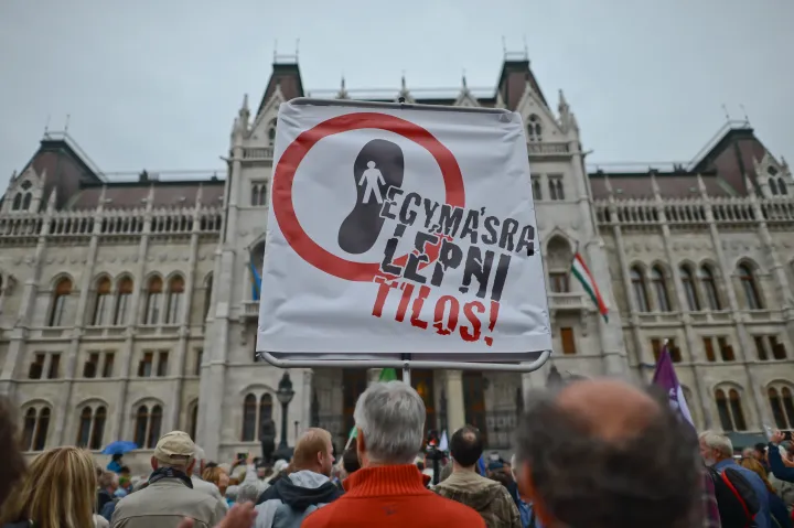 Szakértői kormányt támogatnának, a katonai diktatúrát magasan elutasítják a magyarok