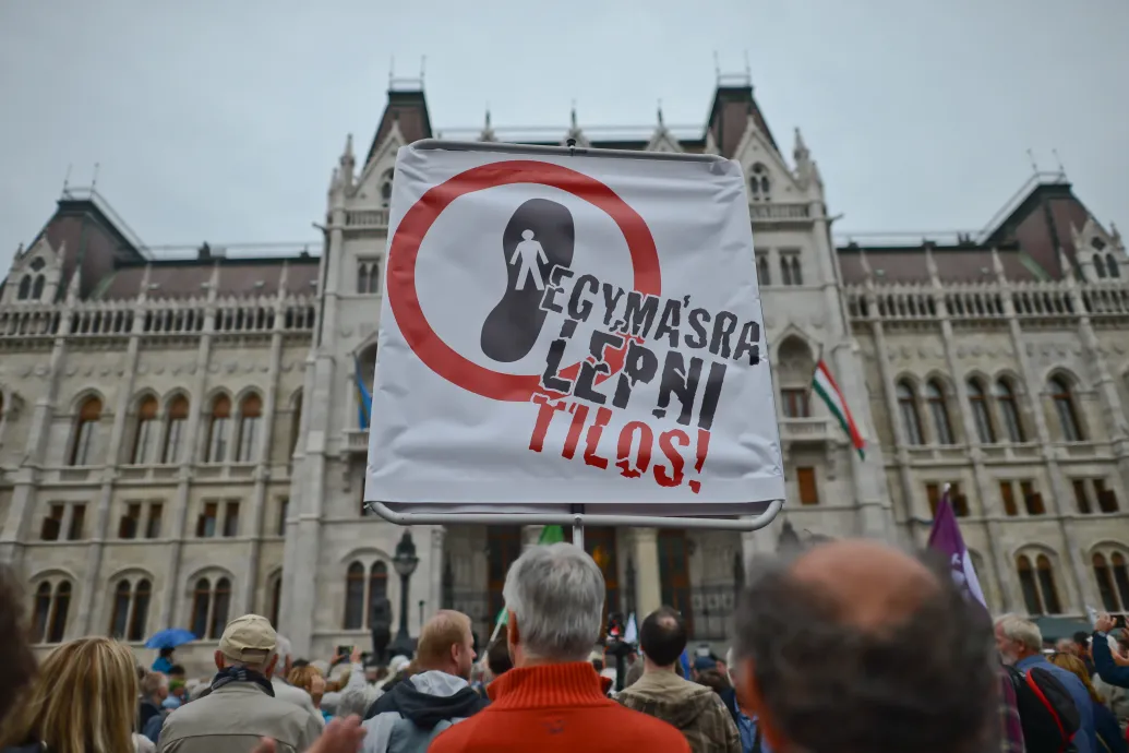 Szakértői kormányt támogatnának, a katonai diktatúrát magasan elutasítják a magyarok