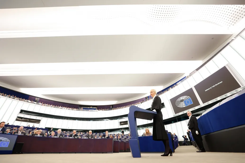 Gyöngyösi: A fideszes képviselők nem voltak bent Navalnij özvegyének beszédénél