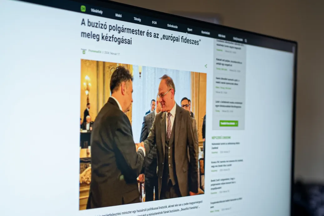 Százezrekért hirdet a Facebookon Lázárék helyi lapja egy Navracsicsot gyalázó cikket