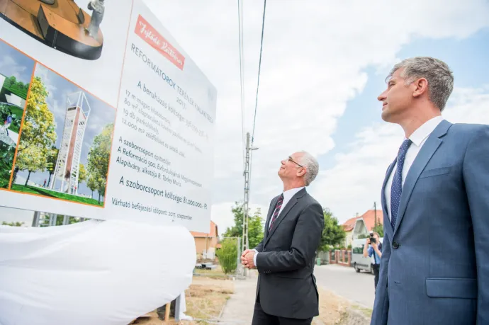 Fideszes képviselők is támogatják, hogy lekerüljön Balog Zoltán neve és idézete a XVI. kerületi szoborról