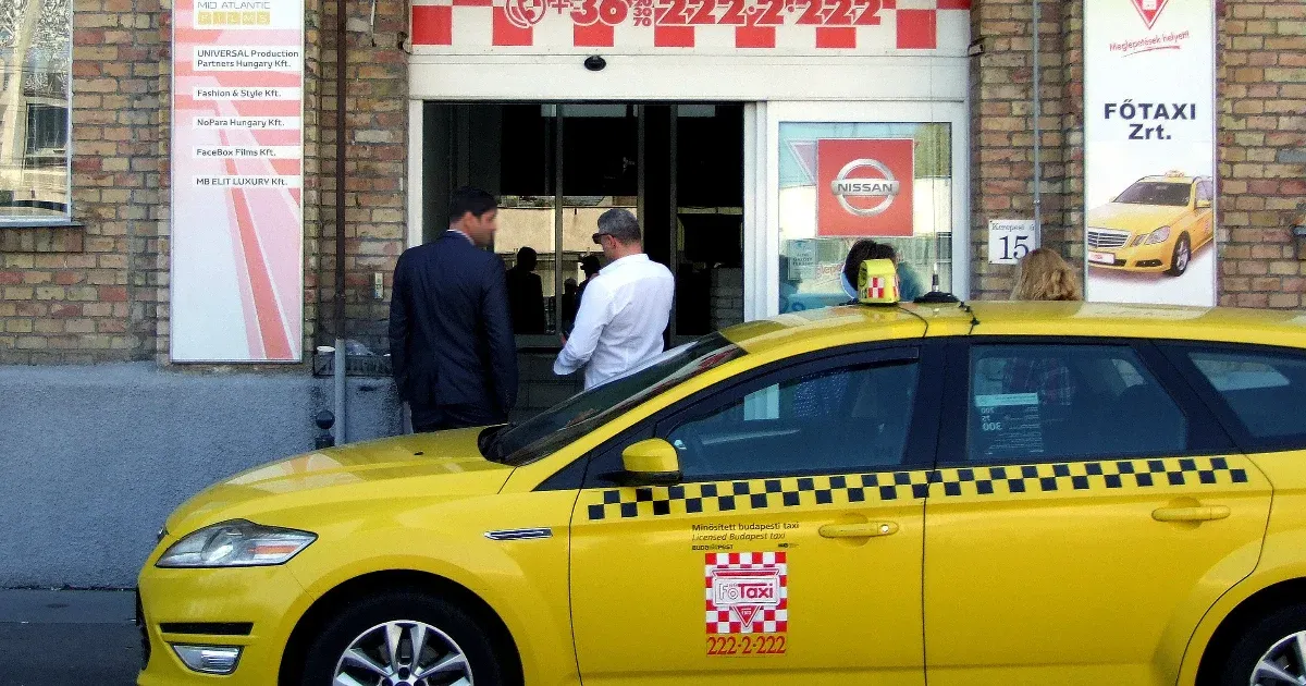 Még több bevételt ígér a Főtaxi saját sofőreinek az Uber visszatérése után Még több bevételt ígér a Főtaxi saját sofőreinek az Uber visszatérése után