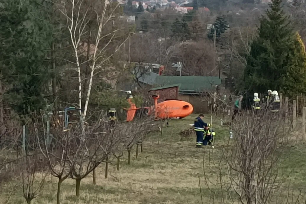 Egy kisgyerekes család mellé zuhant le egy helikopter Budaörsön