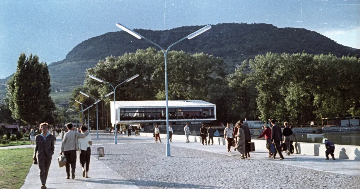 24.hu: Beidézték és rabosították a badacsonytomaji önkormányzat dolgozóinak nagy részét