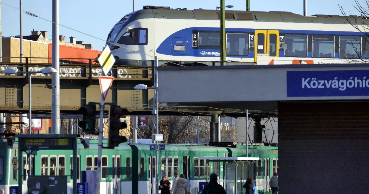 Megszűnő kedvezmények és új bérletek – így változik mától a tömegközlekedés Magyarországon