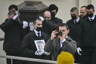 Legalább két embert, köztük egy ellenzéki politikust is őrizetbe vettek Navalnij moszkvai temetése során