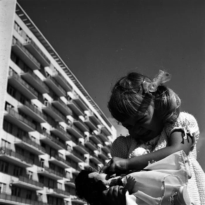 Kislány a Györgyfalvi-negyedben, 1967-ben – Fotó: Minerva Fotóarchívum