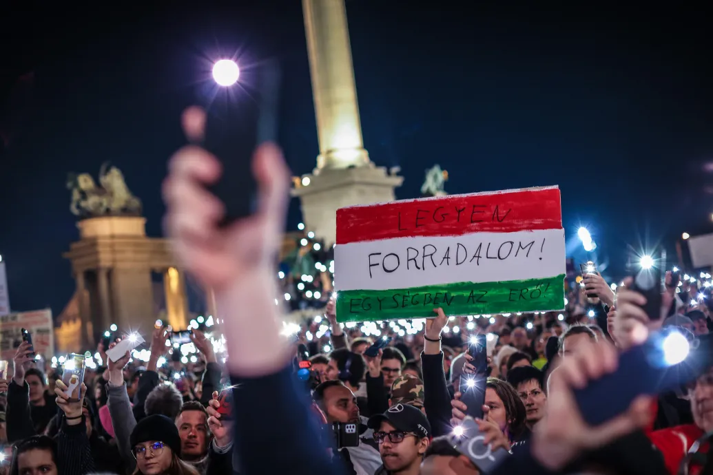 21 Kutatóközpont: A Fidesz-szavazók 11 százaléka csalódott a pártjában a kegyelmi botrány miatt