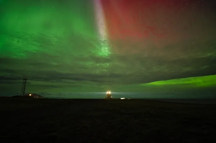 1. útra készen, 2. szivárvány, 3. Dyrhólaey panoráma, 4. Dyrhólaey világítótorony nemzeti színű aurórával – Fotó: Martin Ferenc