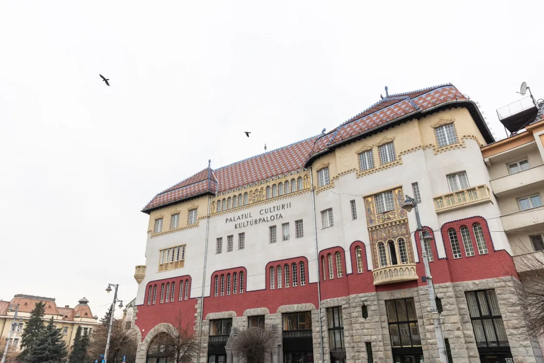Megnéztük a felújított marosvásárhelyi Kultúrpalotát, az erdélyi szecesszió ikonikus épületét