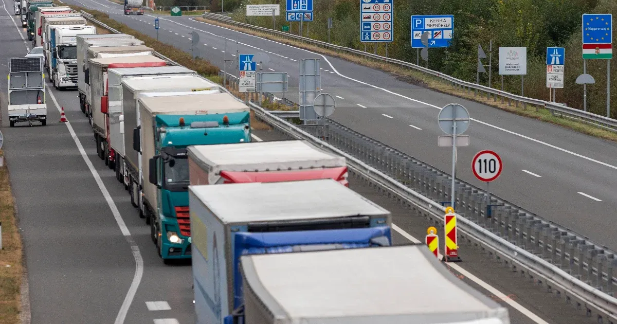 A kormányhoz ültetne a kormány, avagy ingyenessé tennék a teherautós jogsit