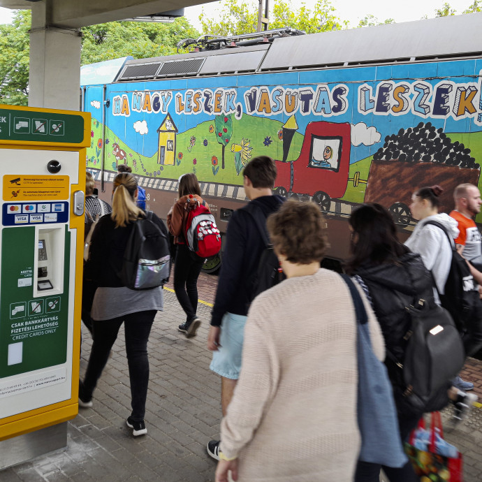 Lázár Jánosék tízmilliárd forintnál is többel számolhatták el a tarifareform többletköltségeit