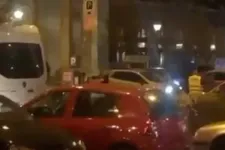 Biztonsági őrrel verekedett egy férfi a Keleti pályaudvarnál, az esetről videó készült