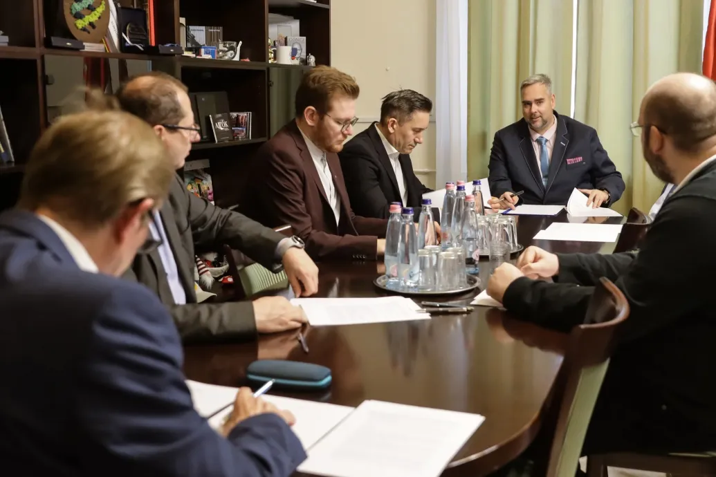 Hatpárti támogatással indul az önkormányzati választáson az óbudai polgármester