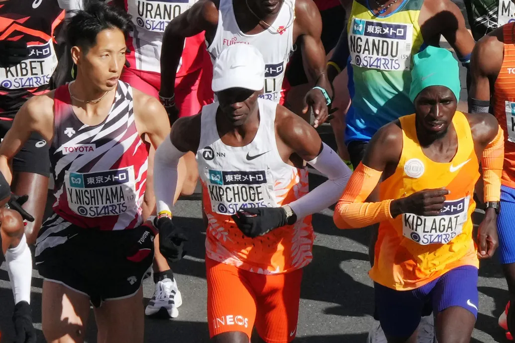 A maraton legendája élete legrosszabb versenyét futotta, mi lesz így az olimpiai tripla arannyal?