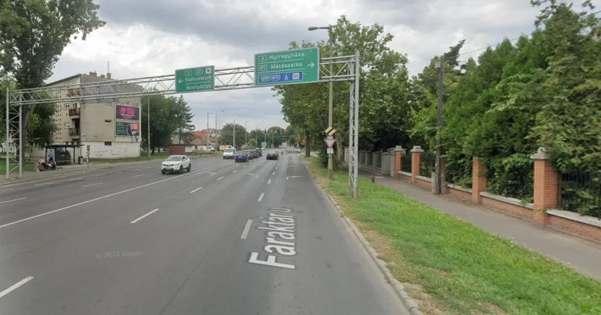 Két összeütköző autó sodort el gyalogosokat a járdán Debrecenben, egy ember meghalt Két összeütköző autó sodort el gyalogosokat a járdán Debrecenben, egy ember meghalt