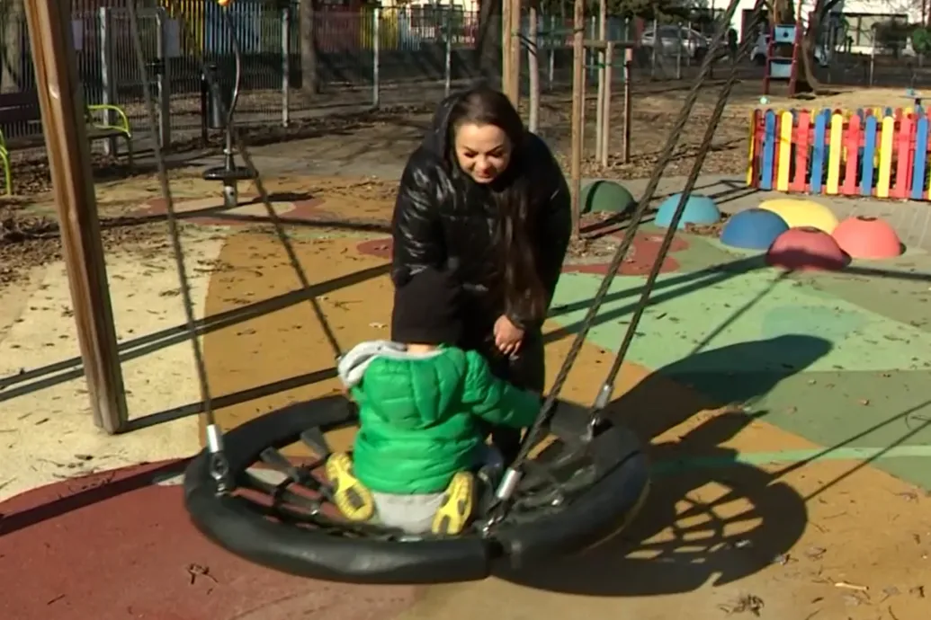 Kicsúfolták az óvónők az autista gyerekét az óvodában, most mégis ugyanoda kéne járatnia