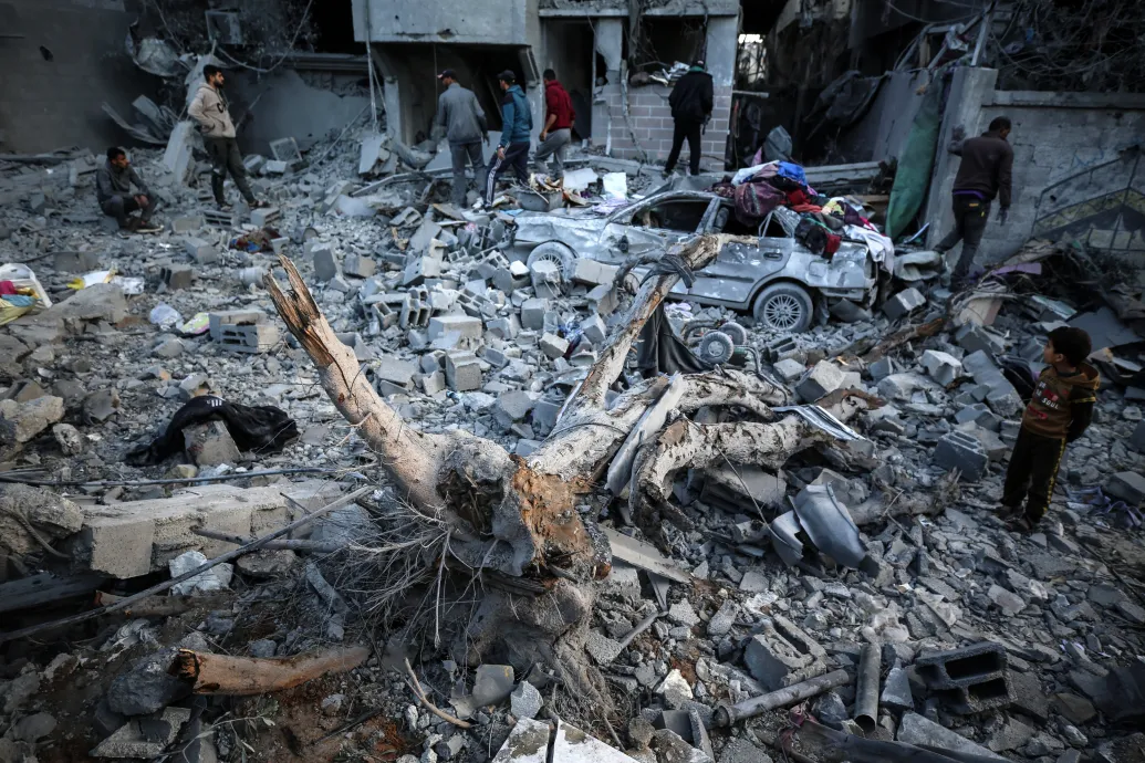 Svájci konténerhajót találtak el a húszik