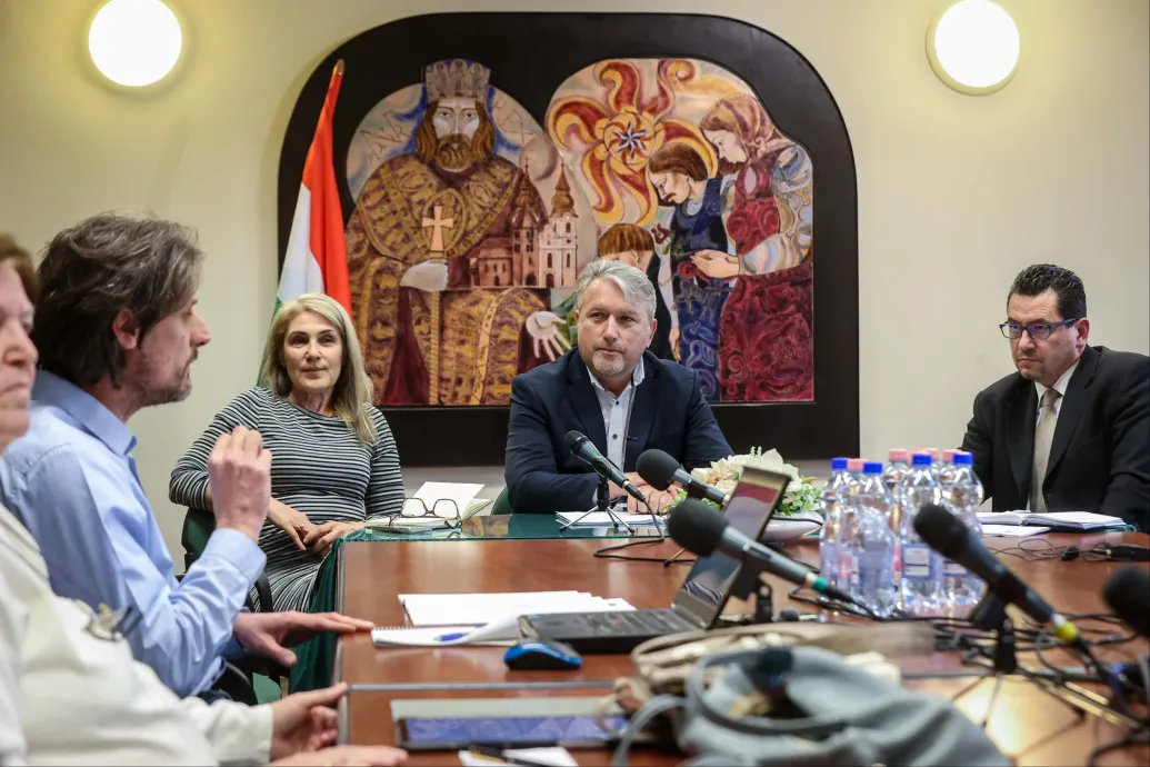 Győzött a fölhorgadás, Tihanyban elnapolták a szavazást a félszigetre tervezett nagy építkezésről