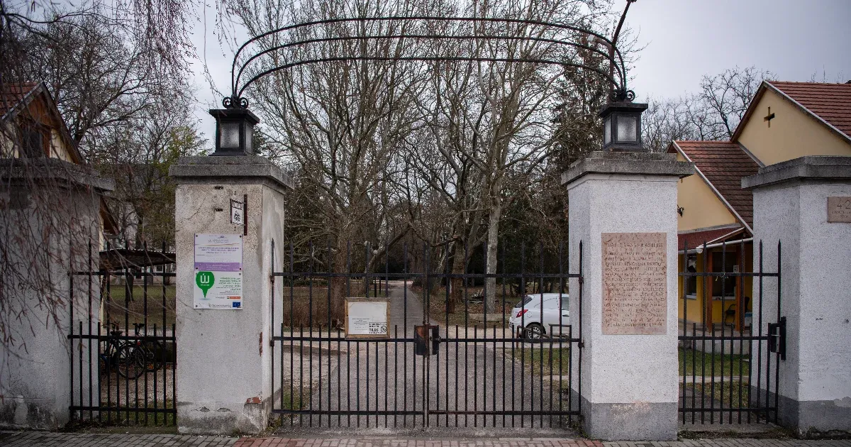 A '90-es évek elejétől zaklathatta a rábízott gyerekeket a bicskei igazgató