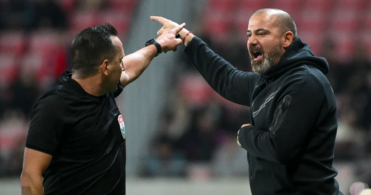 Az egyik edző megalázta a bírót, a másik azt mondta, feka – melyik kapott nagyobb büntetést?