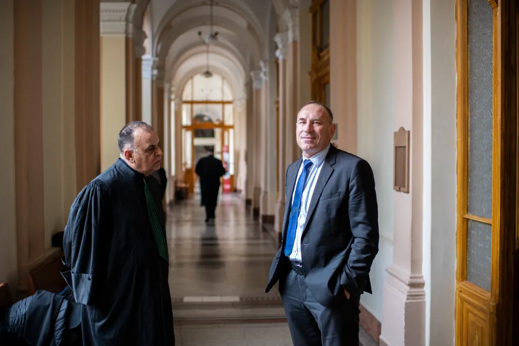 „Boldog kibaszatja a pályázataidat, ha nem működsz együtt” – meghallgatták a volt fideszes képviselő korrupciós ügyének koronatanúját