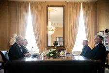 Orbán és Rogán átugrott a Sándor-palotába meglátogatni az új szomszédjukat