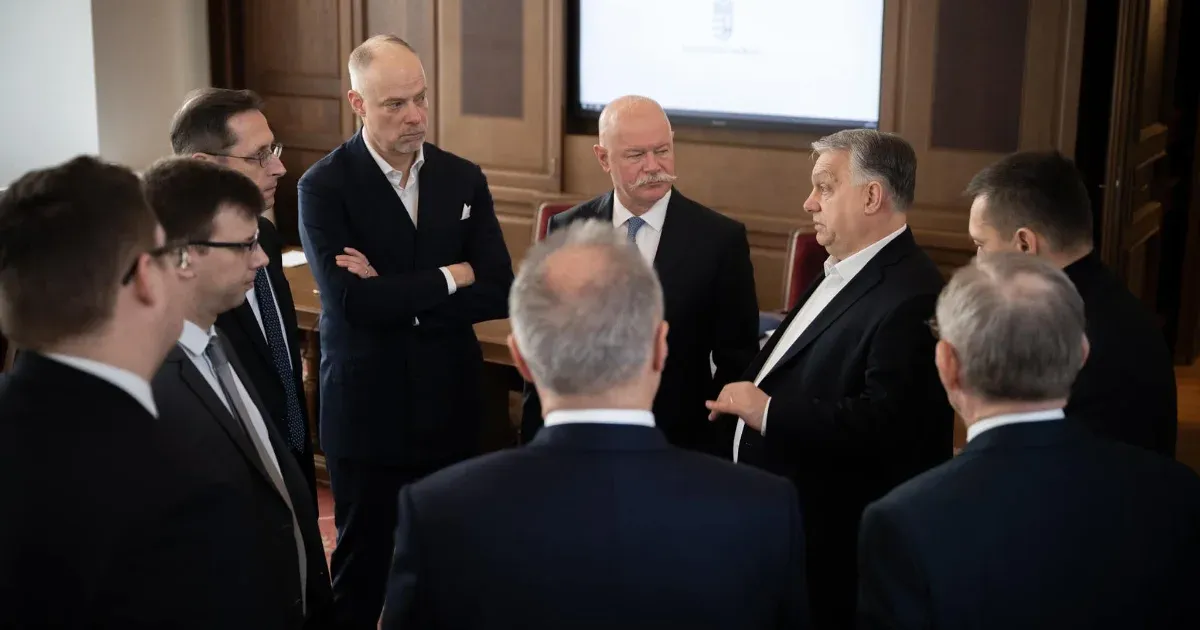 Szó szerint ugyanazt válaszolta minden kormánytag a Hősök terén tüntető civilek követeléseire