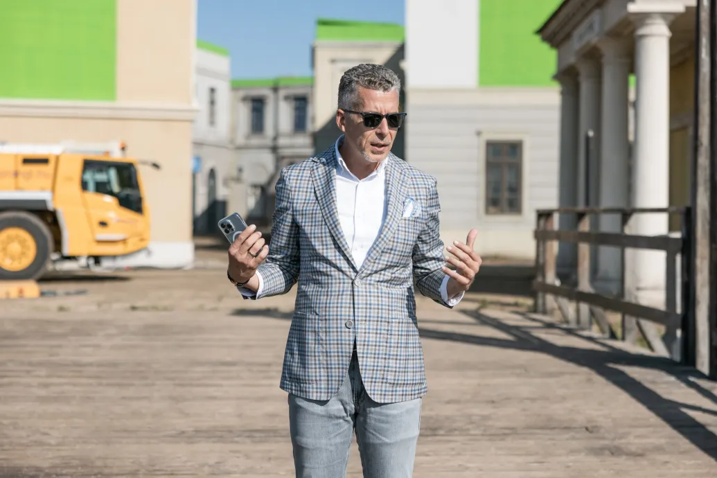 Rákay Philip csak a médiából értesült arról, hogy az egyik lapja lejárató kampányt folytat Navracsics ellen