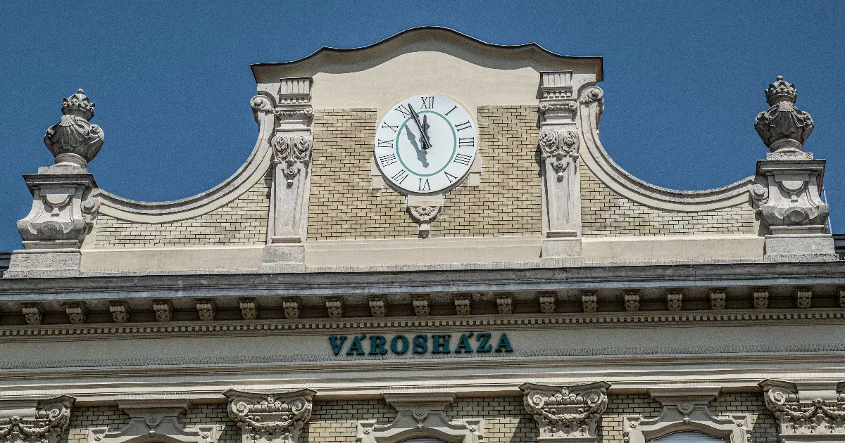 Fiktív szerződéseket köthettek Óbuda önkormányzatával, négy embert vettek őrizetbe Fiktív szerződéseket köthettek Óbuda önkormányzatával, négy embert vettek őrizetbe