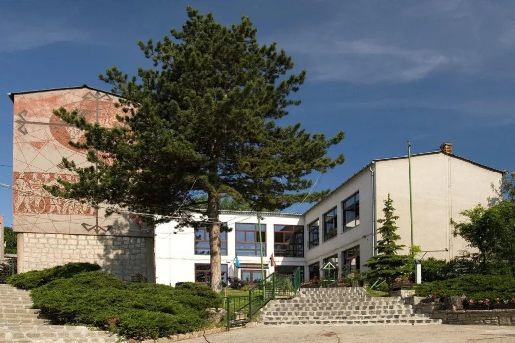 Hatvan iskola szeretne fenntartót váltani, alapítványi egyetemek is átvennék őket