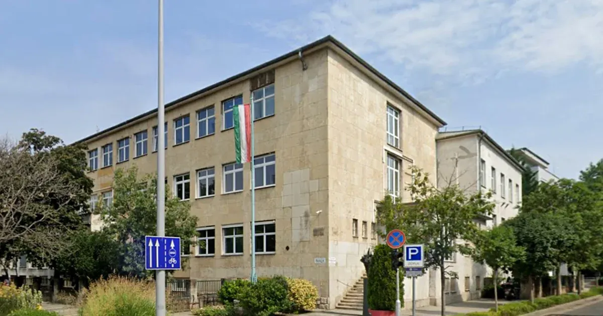 Házkutatást tartanak Újbuda önkormányzatánál a szexuális kényszerítéssel vádolt óvodai alkalmazott miatt