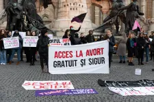 Miközben Franciaországban alkotmányba foglalják az abortuszhoz való jogot, a romániai egészségügyi intézmények többsége nem végzi el azt