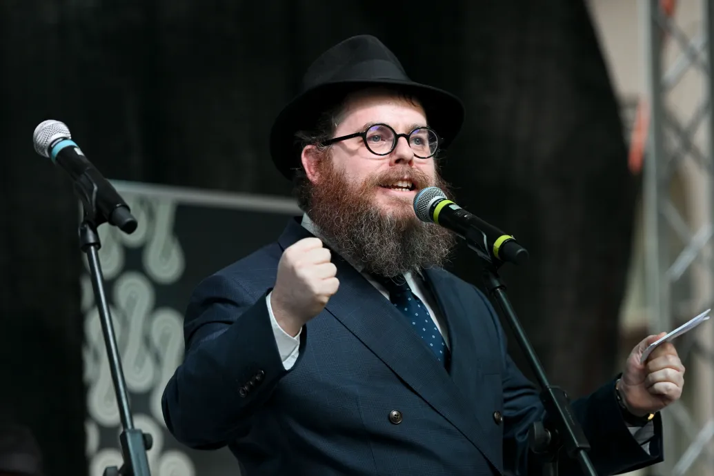 Köves Slomóék vennék át az ország egyik legjobb gimnáziumának üzemeltetését