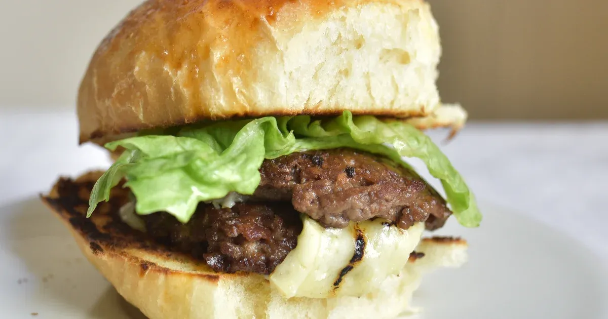 Mi az a smash burger, amiért megbolondul Budapest?