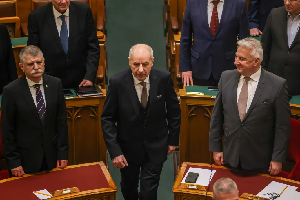 Sulyok Tamás 310 millióval többet fordíthat kitüntetésekre