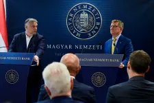 Bloomberg: Orbán és Matolcsy már nem is beszélnek érdemben