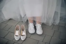 Jogi pontatlanság miatt kényszeríthetik még mindig házasságra Romániában a kiskorúakat