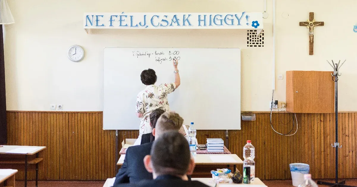 Kinek jó, hogy egyetemi kézbe kerülhet több tucat középiskola?