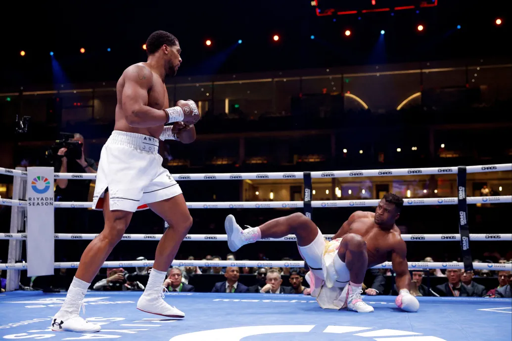 Két menet alatt intézte el Anthony Joshua Francis Ngannout