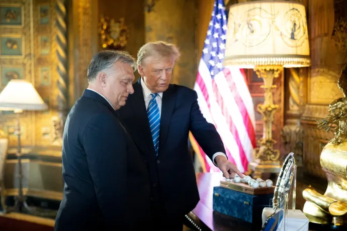 Ő a főnök, nagyszerű vezető – baráti találkozón fogadta Trump Orbánt floridai birtokán