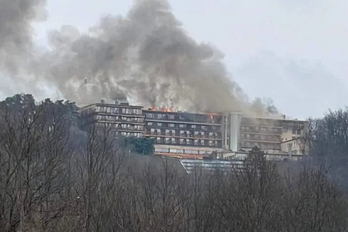 Tűz volt a visegrádi Hotel Silvanusban, égett a teljes negyedik emelet és a tető