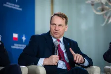 A lengyel külügyminiszter sem tartja elképzelhetetlennek NATO-erők ukrajnai jelenlétét
