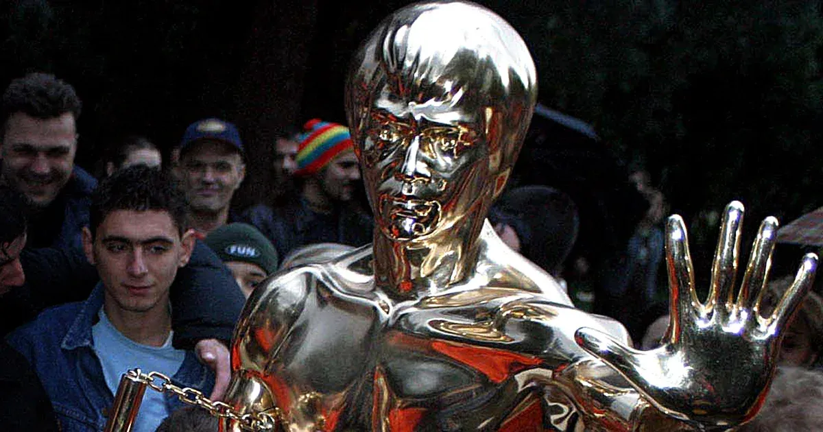 Ellopták és darabokra vágták Bruce Lee szobrát Mostarban