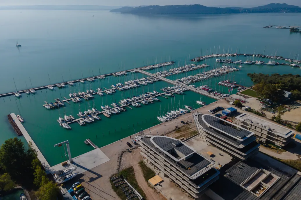 Navracsics: a Balaton komoly demográfiai válságban van, magyar Florida lehet a tó környékéből