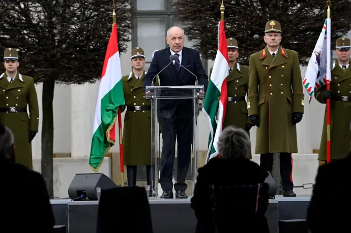 Sulyok követendőnek tartja Novák Katalin munkáját, de a nevét ő sem mondta ki