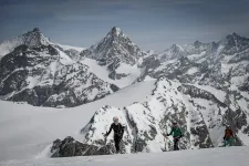 Öt síelő holttestét találták meg a svájci Alpokban