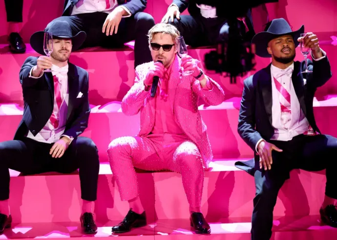 Ryan Gosling előadta az I'm just Ken c. dalt a 96. Oscar-gálán 2024. március 10-én, Los Angelesben – Fotó: Rich Polk / Variety via Getty Images 